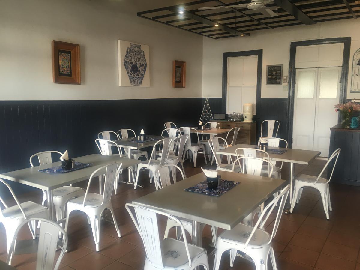 The Burdekin Hotel Еър Екстериор снимка