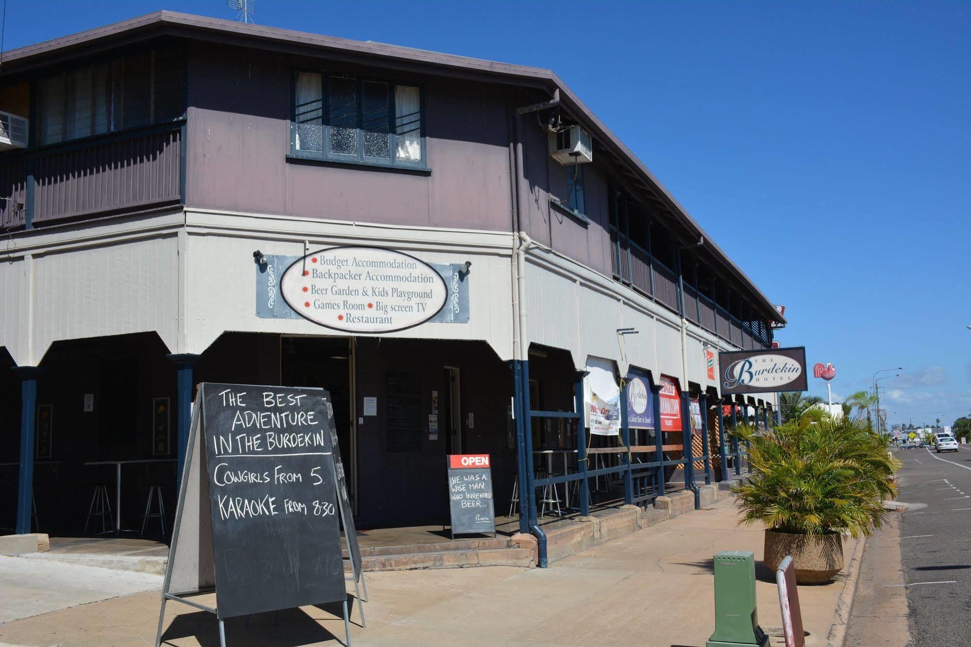 The Burdekin Hotel Еър Екстериор снимка
