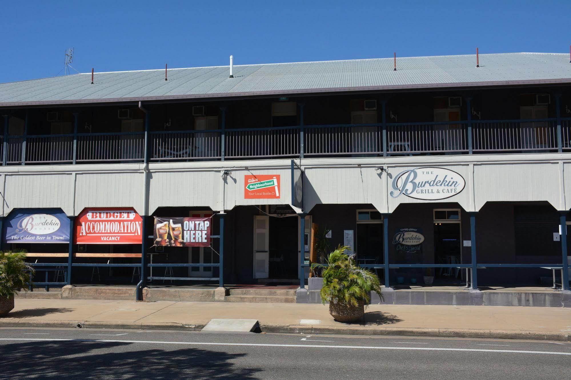 The Burdekin Hotel Еър Екстериор снимка