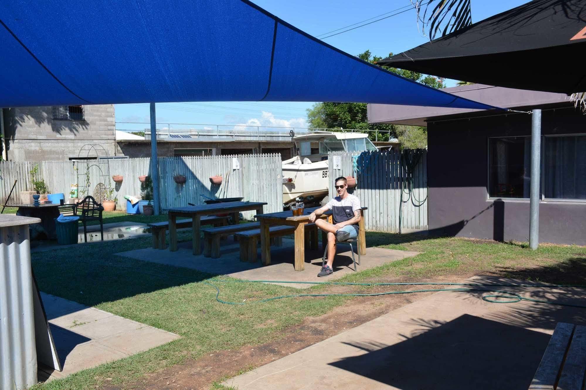 The Burdekin Hotel Еър Екстериор снимка